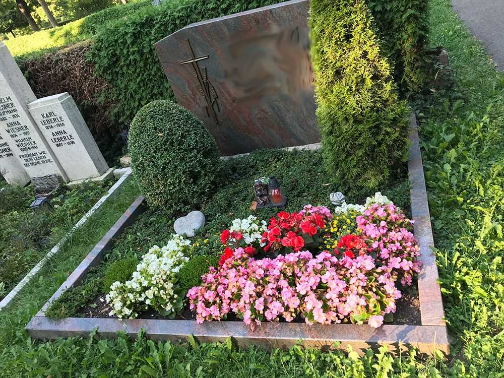 Gärtnerei Vietzen in Ulm | Grabgestaltung Sommer 1