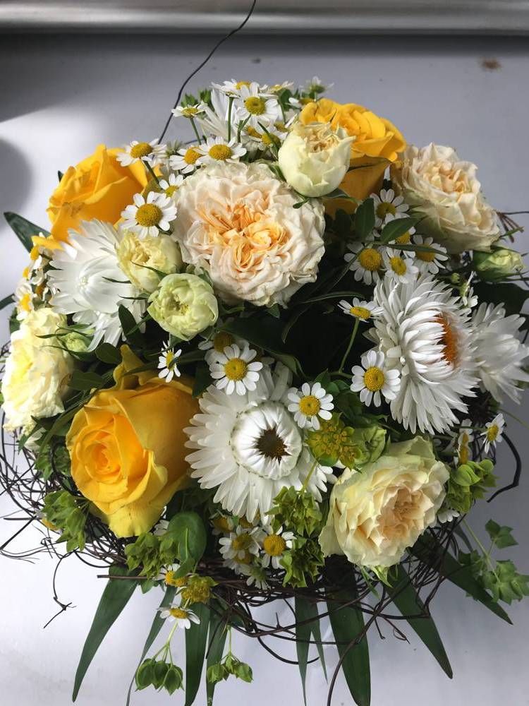 Gärtnerei Vietzen in Ulm - Blumenstrauß gelb / weiß