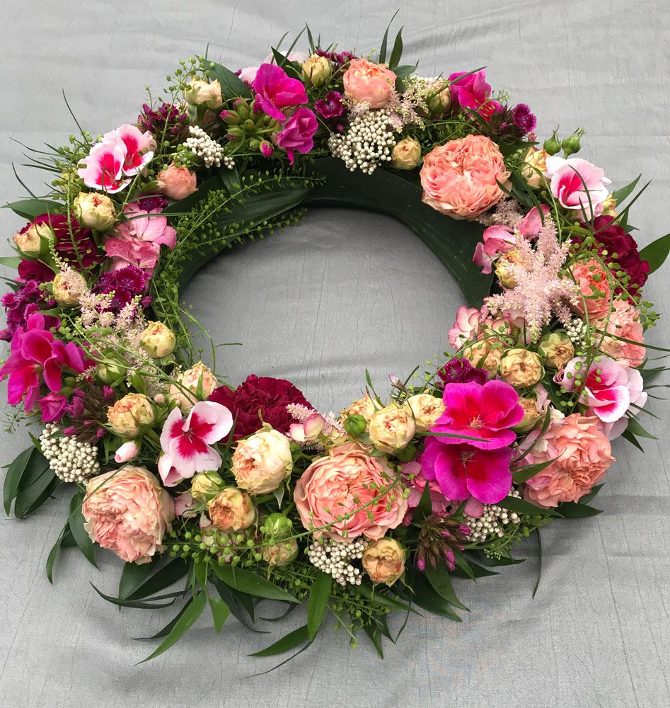 Gärtnerei Vietzen in Ulm Trauerfloristik Urnenschmuck rosé - beige - lachs