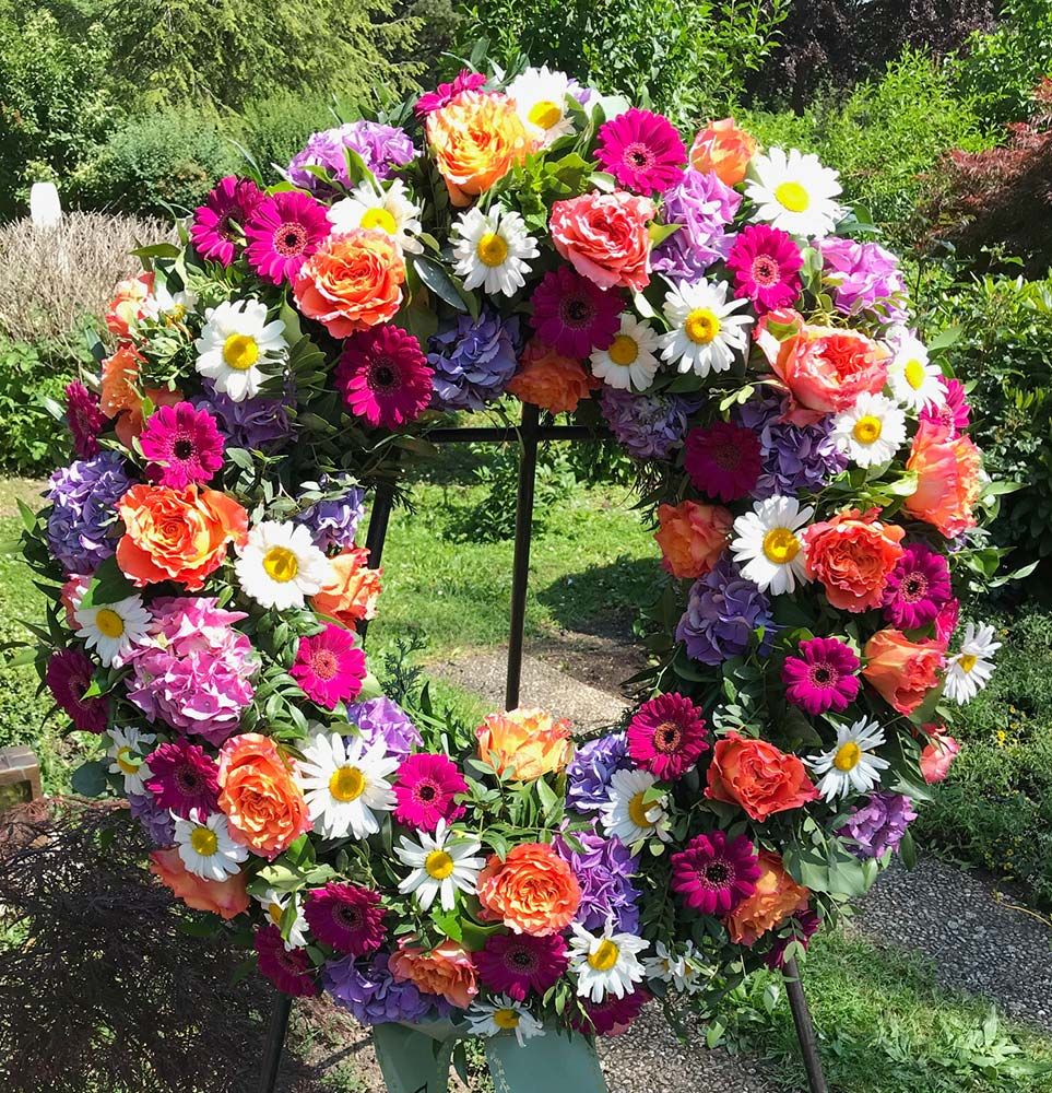 Gärtnerei Vietzen in Ulm | Trauerfloristik Kränze Margeriten Rosen Gerbera - bunt