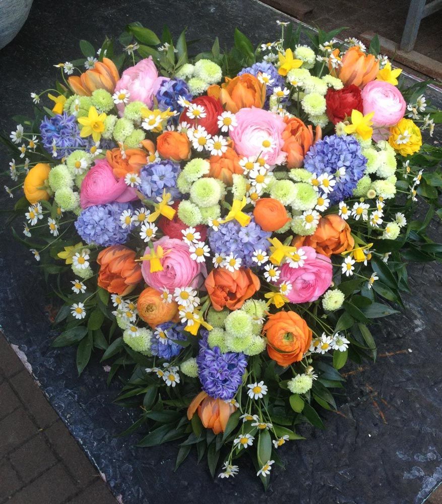 Gärtnerei Vietzen aus Ulm - Trauerfloristik Herzen bunte Blumenmischung