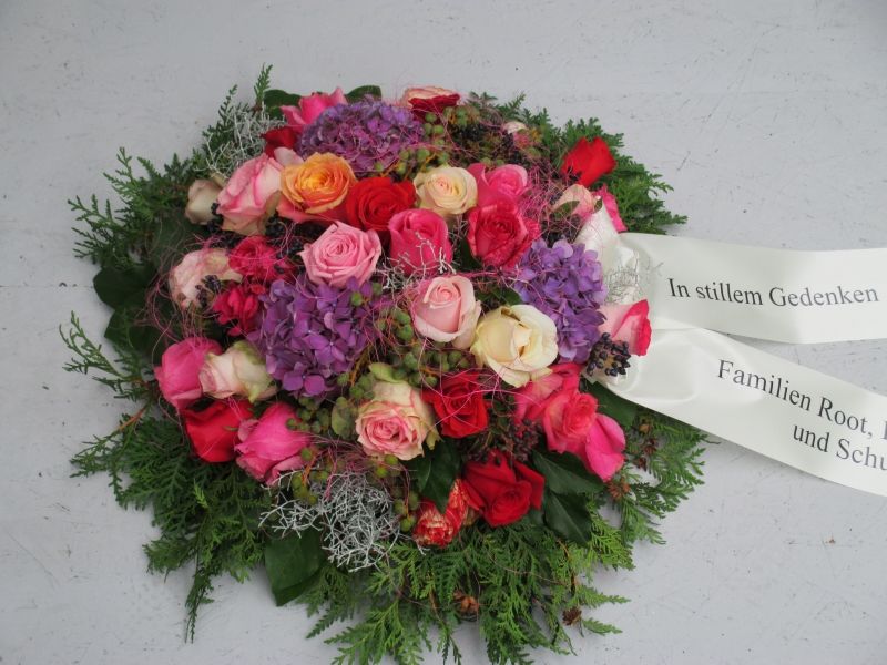 Gärtnerei Vietzen Ulm Trauerfloristik Buketts rosé violett